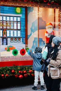 A look at Black Friday shopping around New York for the 2025 holiday season