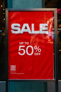 A look at Black Friday shopping around New York for the 2025 holiday season