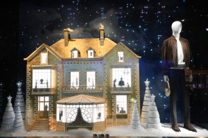 Dior’s Avenue Montaigne Store’s Holiday Lights