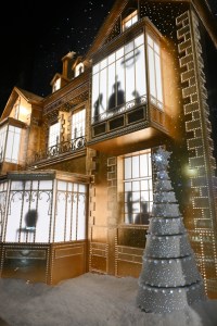 Dior’s Avenue Montaigne Store’s Holiday Lights