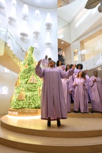 Dior’s Avenue Montaigne Store’s Holiday Lights