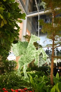 Dior’s Avenue Montaigne Store’s Holiday Lights