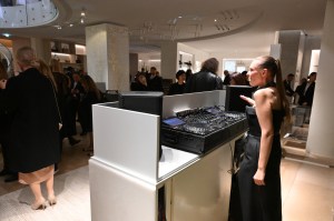 Dior’s Avenue Montaigne Store’s Holiday Lights