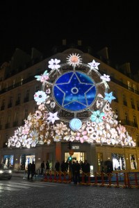 Dior’s Avenue Montaigne Store’s Holiday Lights