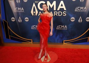 NASHVILLE, TENNESSEE - NOVEMBER 19: EDITORIAL USE ONLY Kelsea Ballerini attends the 59th Annual CMA Awards at Music City Center on November 19, 2025 in Nashville, Tennessee. (Photo by Tibrina Hobson/FilmMagic)