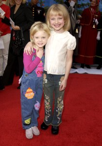 Elle Fanning & Dakota Fanning (Photo by SGranitz/WireImage)