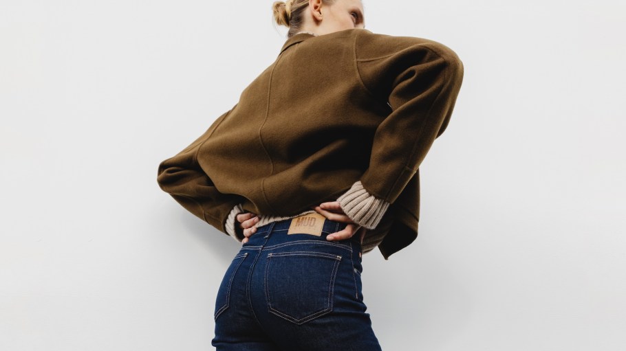 A closed-loop collaboration merging Mud’s circular craftsmanship with Tencel lyocell fibers derived from the natural material wood.