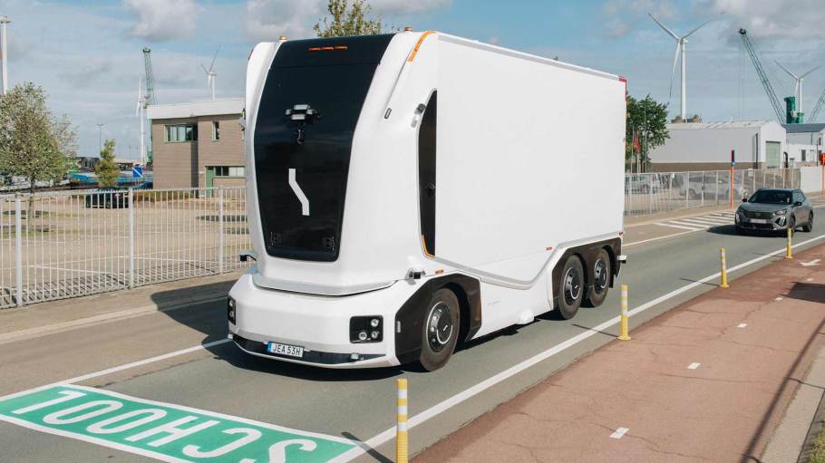 Einride accuses the logistics giant of abandoning a major decarbonization pact, while Maersk says the startup couldn’t supply the EVs it ordered.