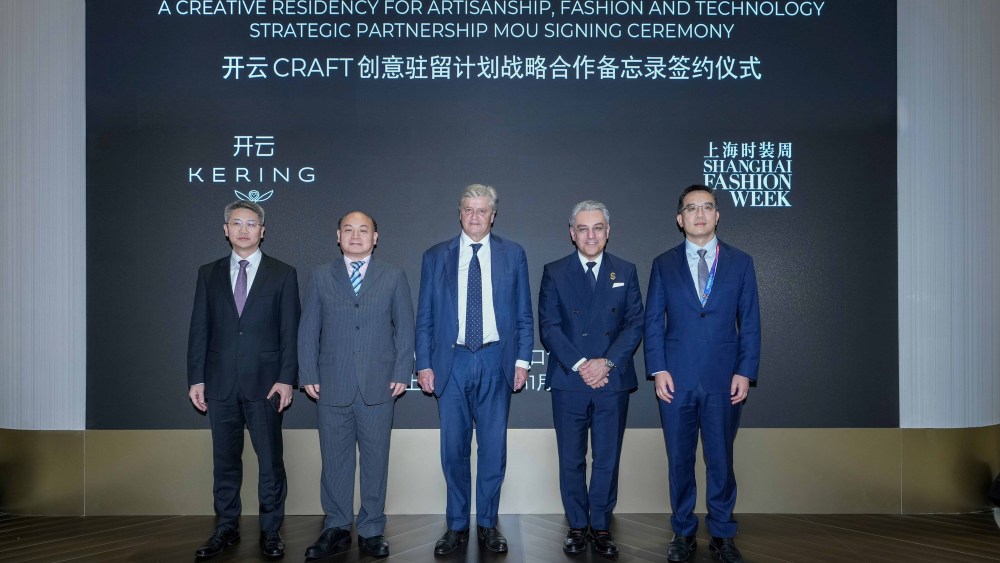 From left to right, Li Guoqing, deputy director of China International Import Expo Bureau; Liu Wei, Level-II inspector of Shanghai Municipal Commission of Commerce; Nicolas Forissier, French Minister Delegate for Foreign Trade and Economic Attractiveness; Luca de Meo, chief executive officer, Kering; Ji Shengjun, director of the Shanghai Fashion Week organizing committee
