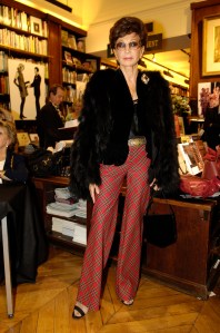 Jacqueline de Ribes attends Janie Samet's "Chere Haute Couture" party at Galignani in 2006.