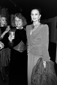 (L-R) Elisabeth d'Ornano, Isabelle d'Ornano, and Jacqueline de Ribes attend the Franco-American Association of Volunteers for the Mentally Handicapped, in Paris, France, on December 2, 1985.