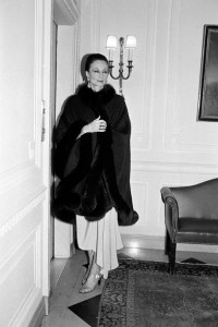 Designer Jacqueline de Ribes attends a party at Oscar de la Renta's apartment honoring Yves Saint Laurent on December 4, 1983.