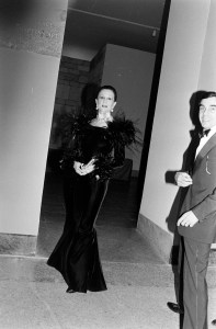Designer Jacqueline de Ribes attends the Yves Saint Laurent Retrospective at the Metropolitan Museum Costume Institute on December 6, 1983.
