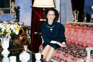 Jacqueline de Ribes photographed at home in Paris, 1977.