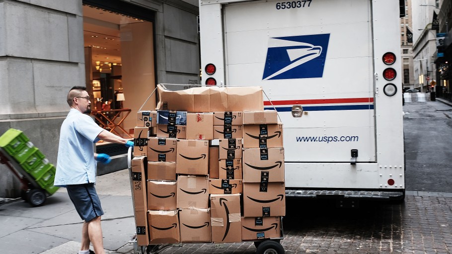 A proposed 2026 auction for postal facility slots would force Amazon to bid against national retailers and regional carriers for USPS capacity, WaPo reported.