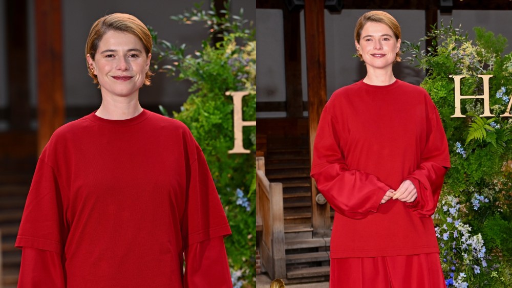 Jessie Buckley wears Carven at the photo call for "Hamnet" at Shakespeare's Globe on Dec. 17, 2025 in London.