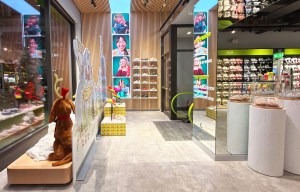 Crocs, store, shoes, footwear, clogs, shoe store, NYC, 34th Street