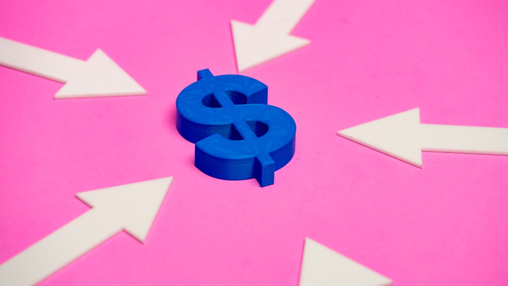 The weak U.S. dollar is impacting beauty companies abroad and at home.