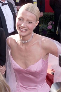 P368174 01: Gwyneth Paltrow arrives at the 71st Academy Awards March 21, 1999 in Los Angeles, CA. (photo by Newsmakers)