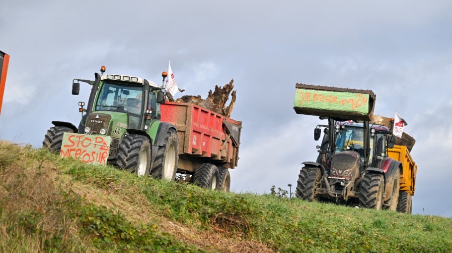 Tractors with non-Mercosur signs on the A77 motorway in Nevers, France on Jan. 9.