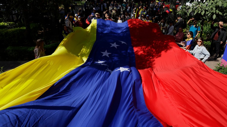 Venezuelans opposed to Nicolas Maduro, the president of Venezuela, raise a monumental flag while celebrating the US military intervention in Venezuela in Polanco, Mexico City, on January 4, 2026.