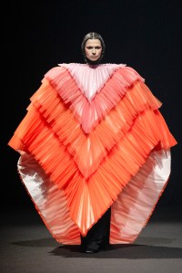 Viktor&Rolf Spring 2026 Couture at Paris Couture Week