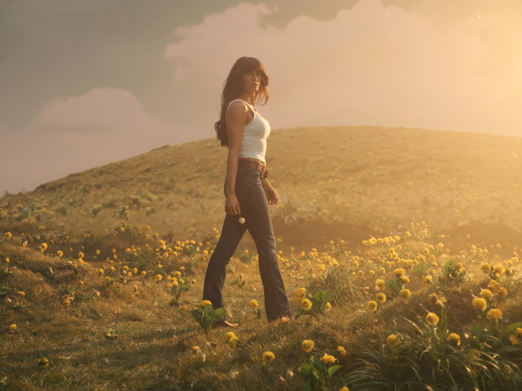 Ella Langley in American Eagle's spring campaign.