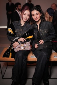 Song Yuqi, Tecla Insolia