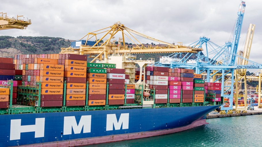 The South Korean ocean carrier insists the move is unrelated to a potential sale or overall container market weakness.