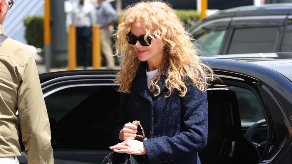Nicole Kidman dresses in head-to-toe Chanel.
