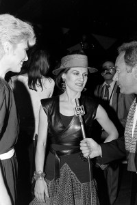 Paloma Picasso (C) and Robin Leach (R) attend a party at the Roseland Ballroom in New York City on June 30, 1982.