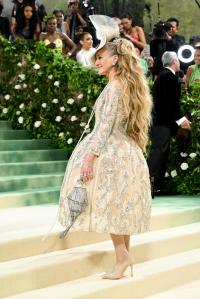 Sarah Jessica Parker at the 2024 Met Gala: "Sleeping Beauties: Reawakening Fashion" held at The Metropolitan Museum of Art on May 6, 2024 in New York City.