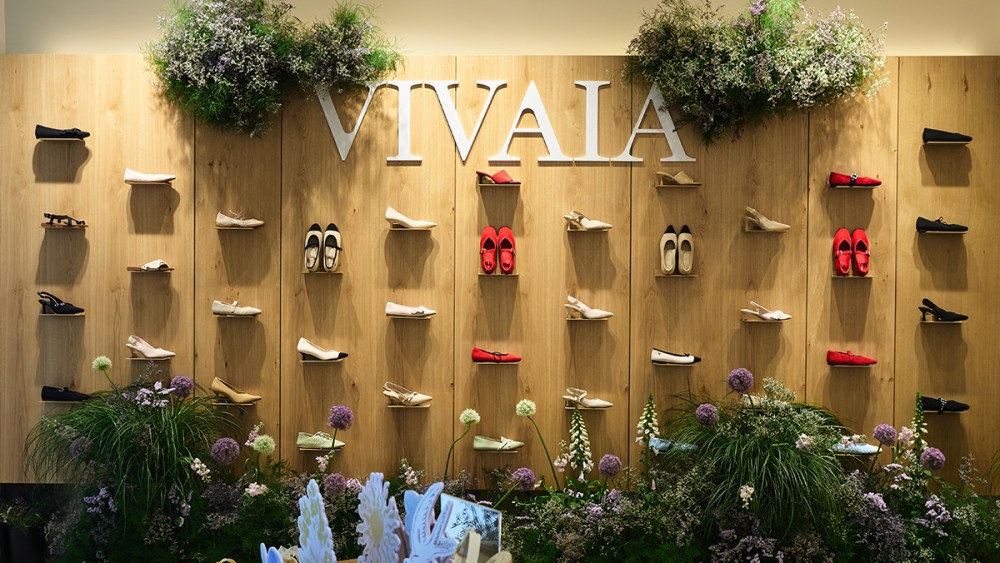 Vivaia, store, retail, shoes, footwear, shoe store, Roosevelt Field Mall, malls