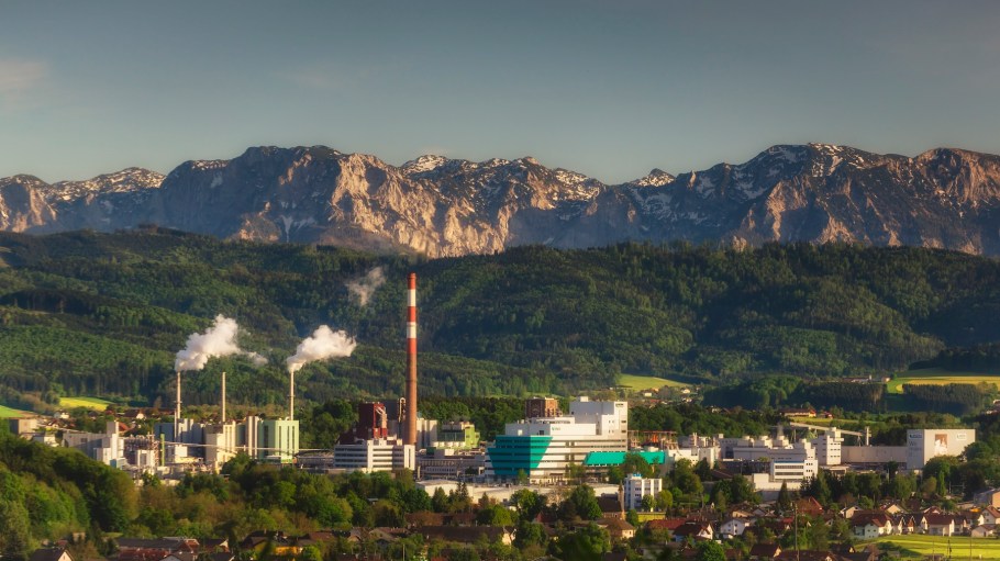 The Austrian fiber firm doubled free cash flow in Q1, signaling a turnaround even as revenue fell 10.8 percent amid “highly volatile” markets.