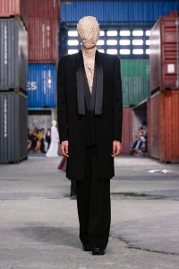 A model on the runway at Maison Margiela Fall 2026 Ready-to-Wear Runway on March 31, 2026 in Shanghai, Shanghai.