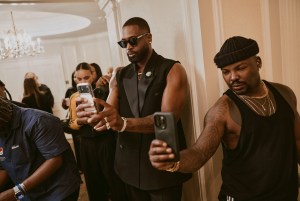 Dwyane and Larry getting the angles.